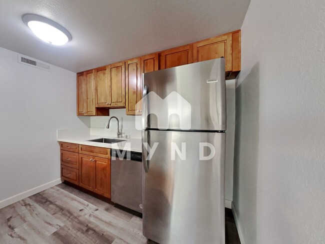 Building Photo - 7041 Greenback Ln Apt C
