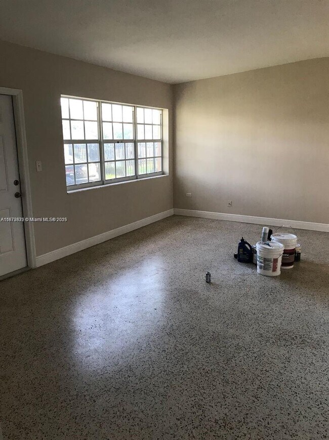 Building Photo - 14751 Harrison Dr