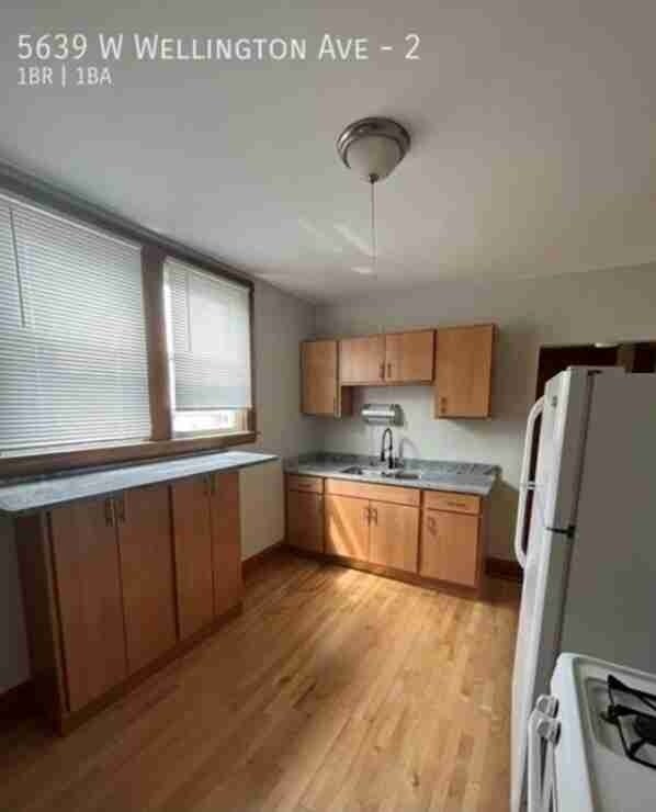 Foto del edificio - 5639 W Wellington Ave