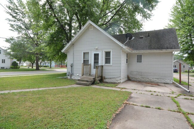 Foto del edificio - Adorable Austin home on corner lot with 2-car garage!