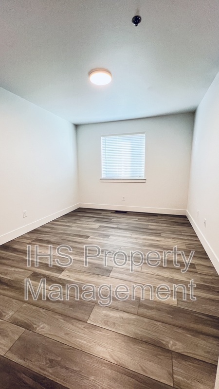 Building Photo - 485 S 38th Ave