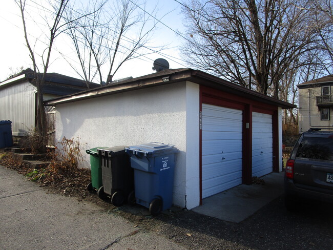 detached garage - 3441 23rd Ave S