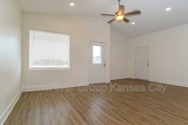 Building Photo - 5814 E Bristol St