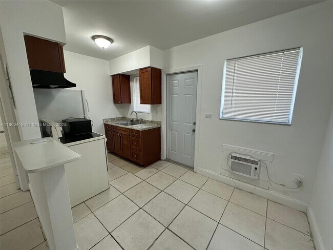 Foto del edificio - 1280 NE 139th St