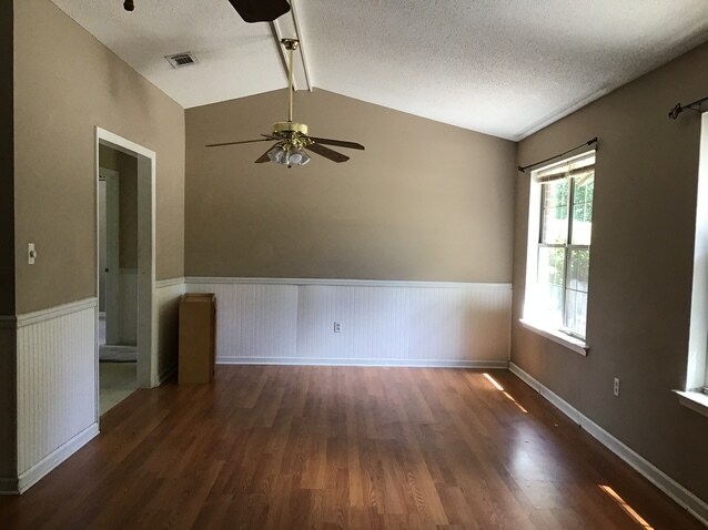 Foto del edificio - 907 Canyon Ct