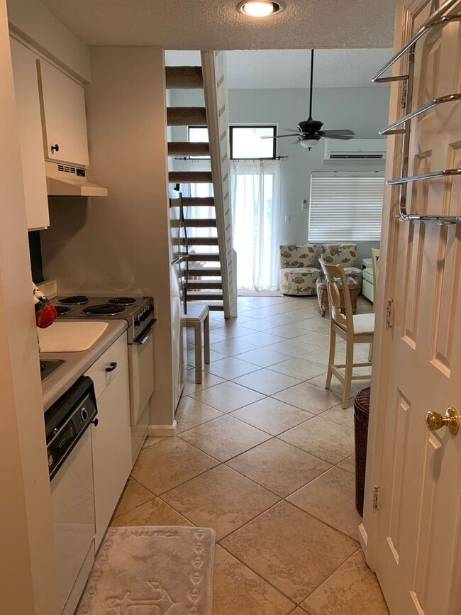 1 Bedroom loft condo located in North Myrt... - 1 Bedroom loft condo located in North Myrt...