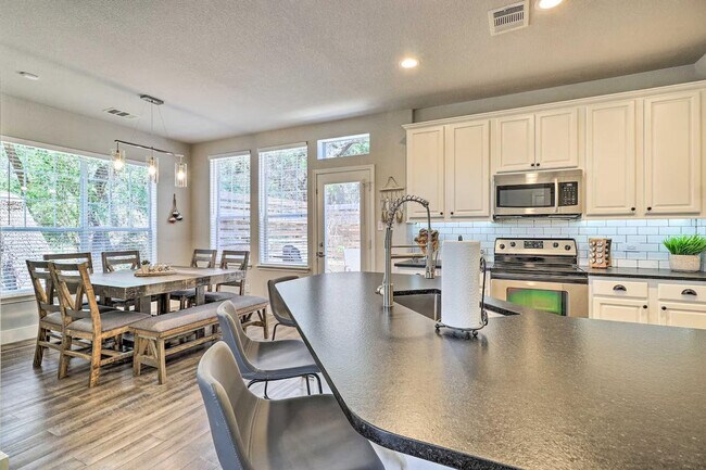 Building Photo - 21100 Santa Ana Cove