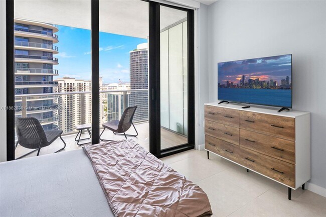 Building Photo - 1010 Brickell Ave