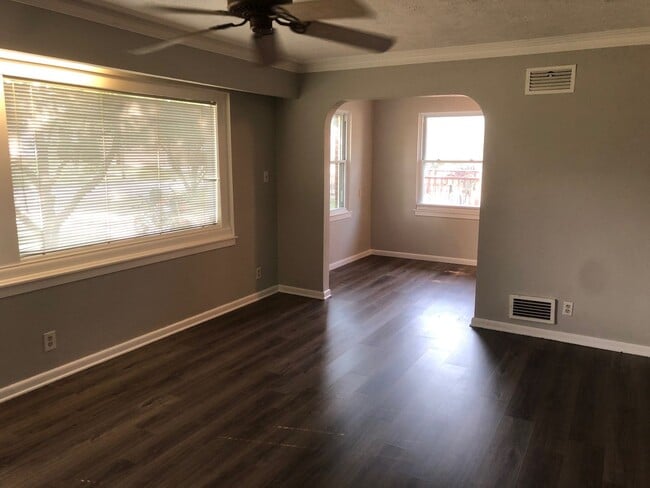 Building Photo - 3-Bedroom Home in a Charming Neighborhood!