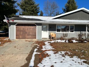 Building Photo - 326 Green Meadow Dr