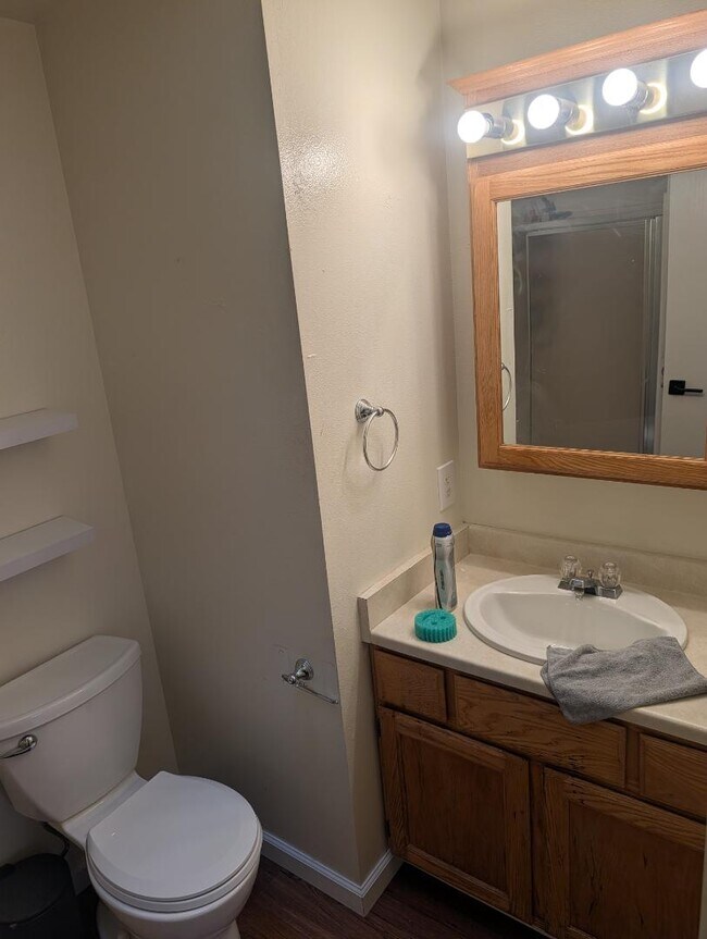 Foto del edificio - 1060 Coach Way McKinleyville - Coach Way Unit A