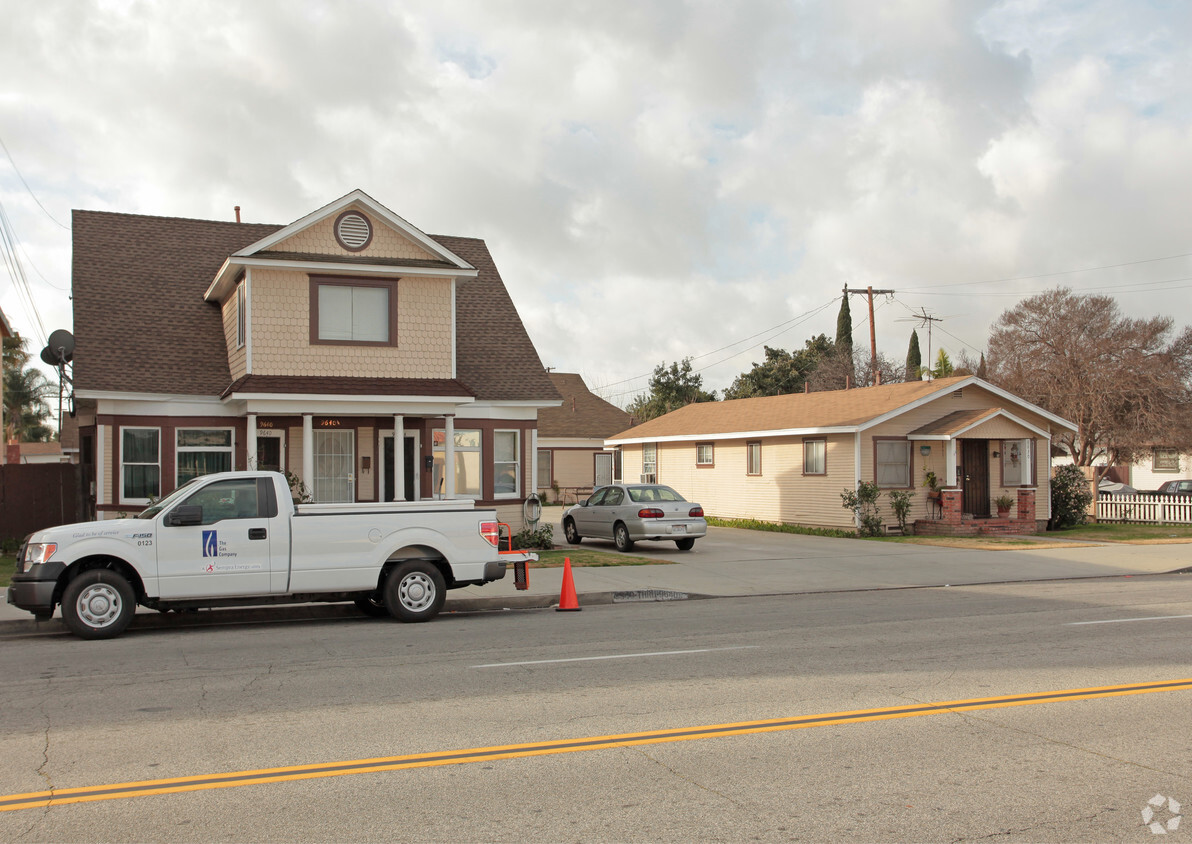 Building Photo - 9630-9638 Flower St