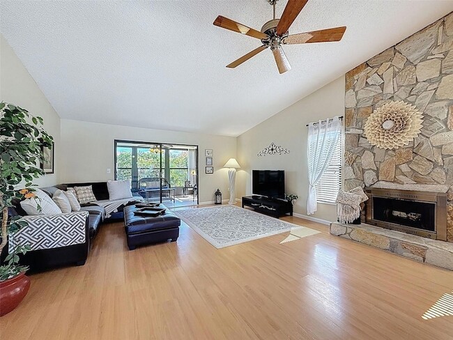 Foto del edificio - 9981 Eagles Point Cir
