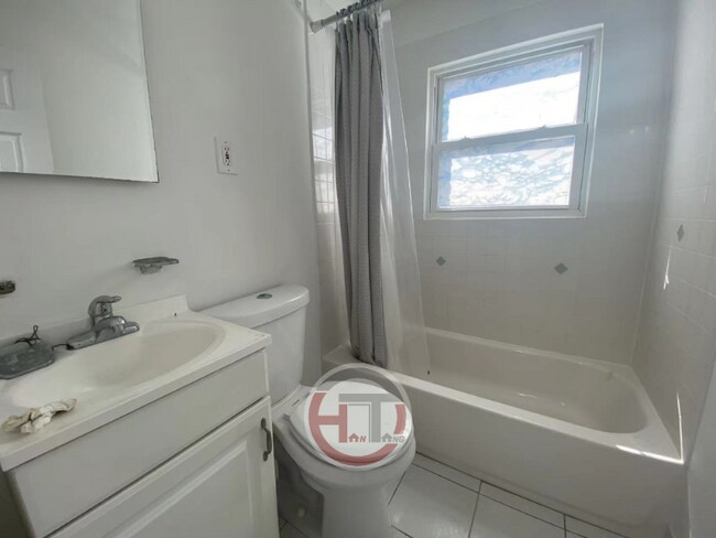Foto del edificio - 4182 E Tremont Ave