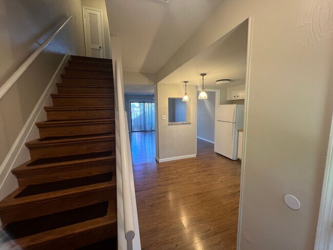Foto del edificio - The Forest Townhomes Off Old Forest Road