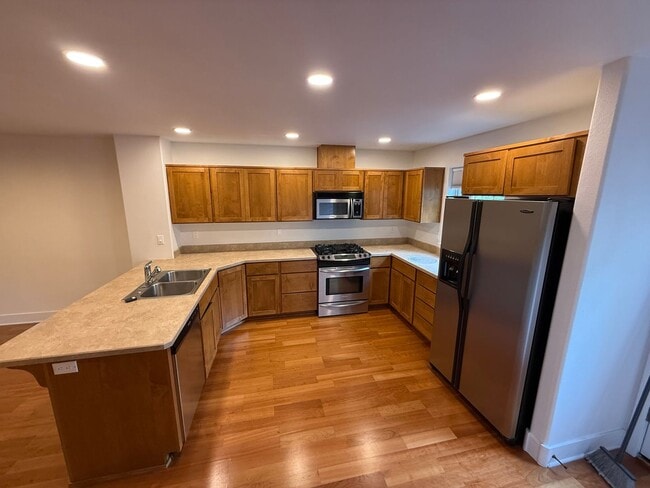 Building Photo - Beautiful 2 Bed/2.5 Bath Townhome on Bend's Westside - Shevlin Park Road