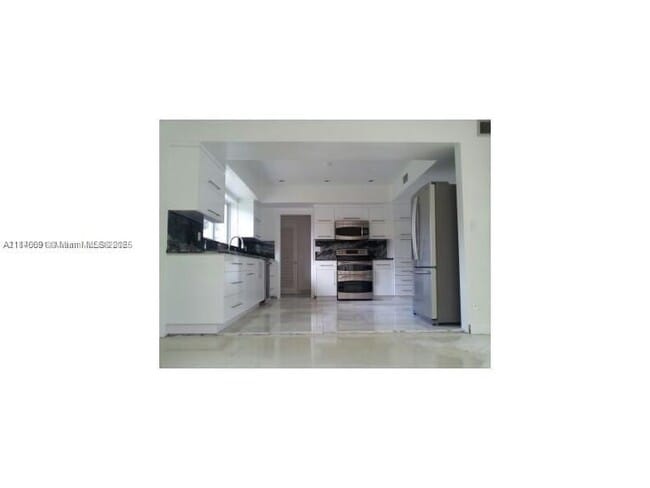 Building Photo - 1100 N Shore Dr