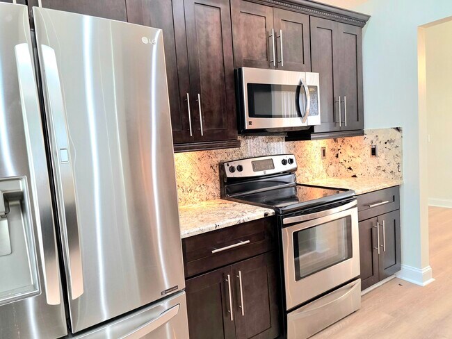 Building Photo - 10821 La Salinas Cir