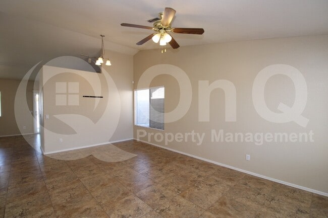 Foto del edificio - 16124 W Madison St