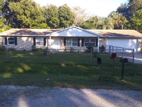 Building Photo - 8824 W Millpoint Rd