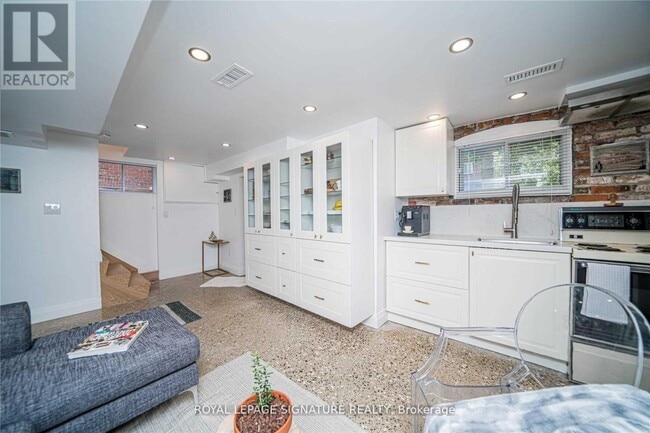 Building Photo - 55 Symons St
