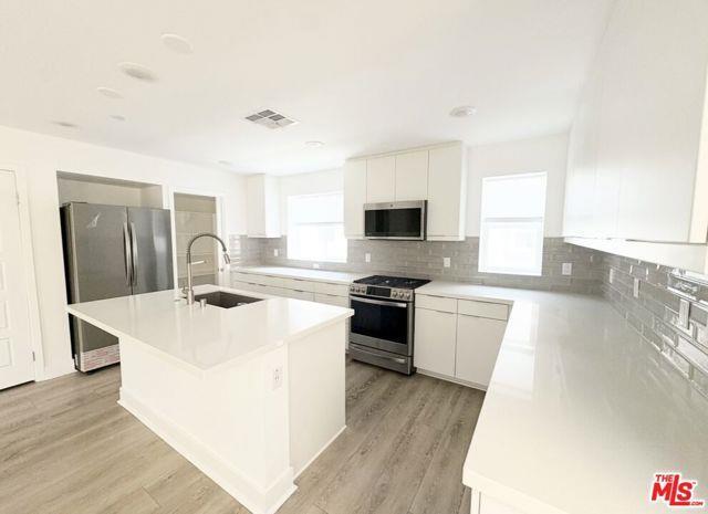 Foto del edificio - 5257 Bainbridge Pl