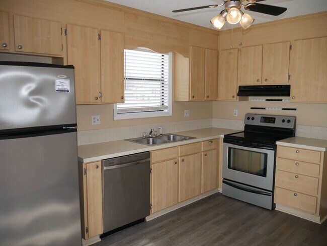 Building Photo - 1600 Windsong Ct