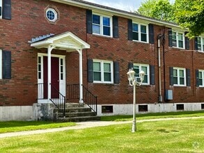 Building Photo - 608 Norwich Ave