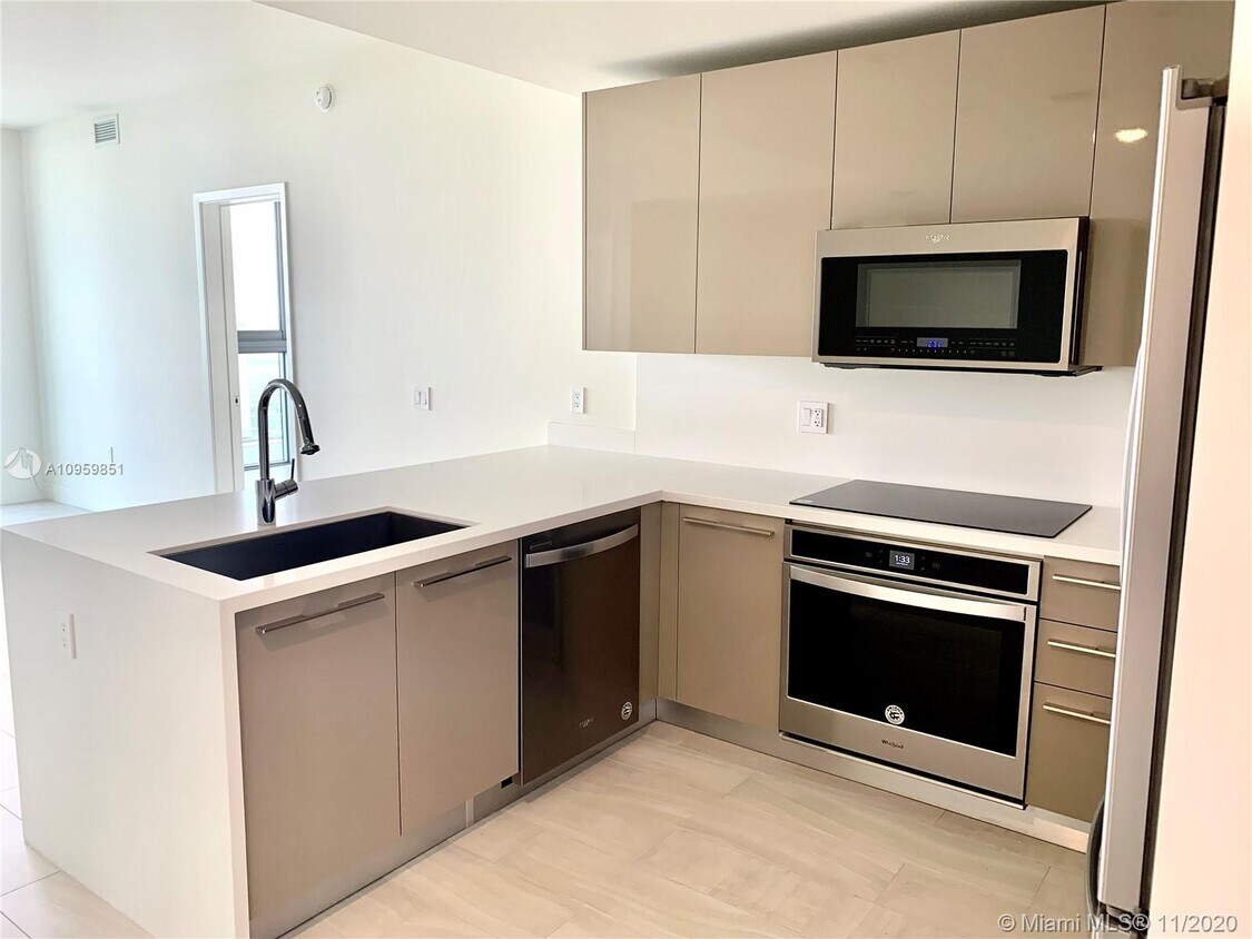 Foto principal - 2000 E Sunrise Blvd