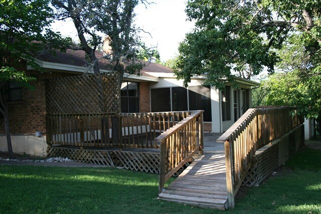 Building Photo - 215 Spanish Oak Ln