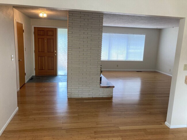 Foto del edificio - Mid-Century Four Bedroom in Candalaria, La...
