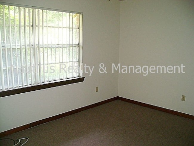 Building Photo - 2640 Hyde Ave