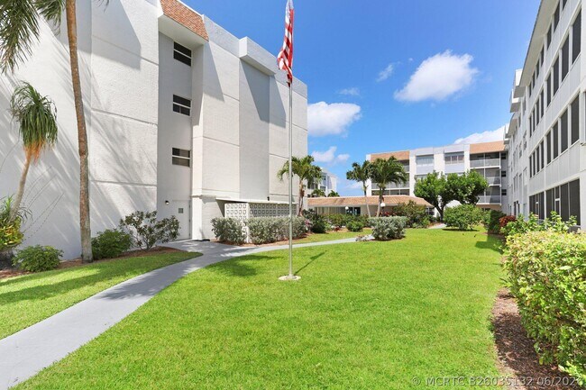 Foto del edificio - 1516 S Lakeside Dr