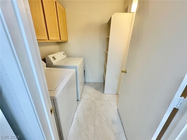 Foto del edificio - 950 Seven Hills Dr