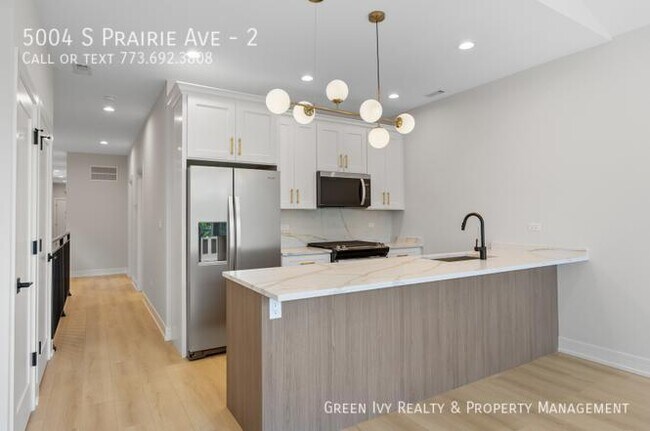 Building Photo - 5004 S Prairie Ave