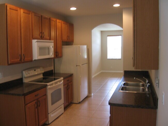 Building Photo - 2189 SE Grand Dr