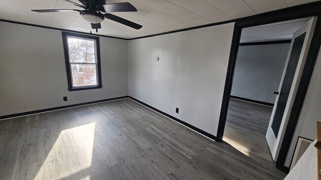 Foto del edificio - Newley renovated single family 1 bed 1 bath home for rent!