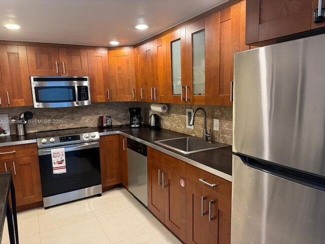 Photo - 3801 S OCEAN DR Unit 15A Apartment