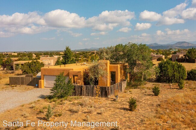 Building Photo - 3 br, 2 bath House - 1 Redondo Court