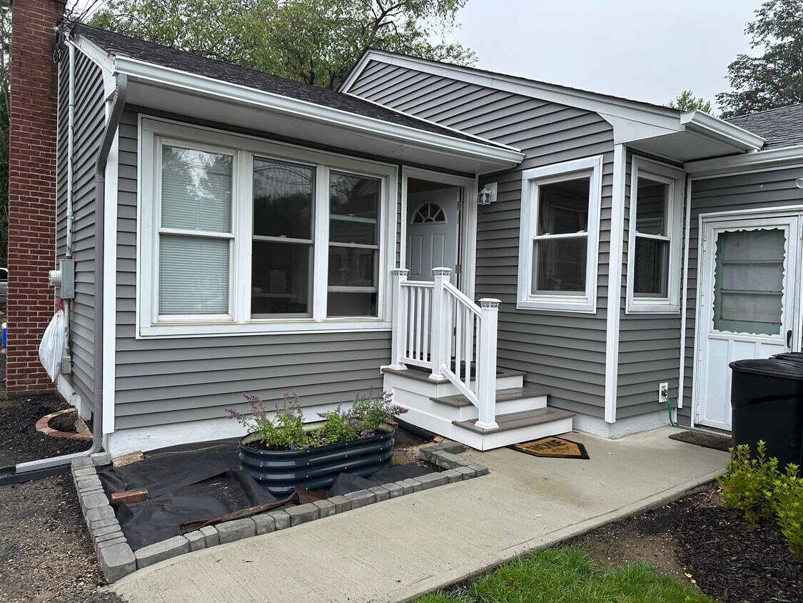 Foto principal - 234 Crombie St