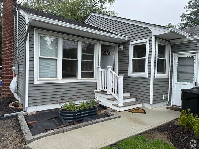 Building Photo - 234 Crombie St
