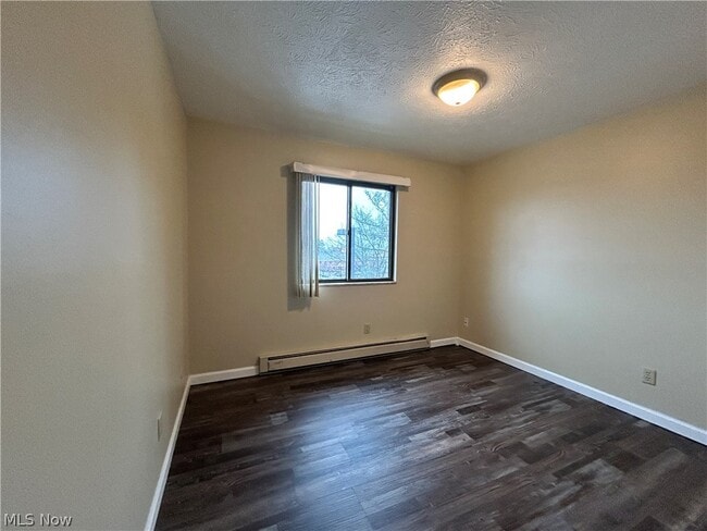 Building Photo - 200 Fernwood Rd