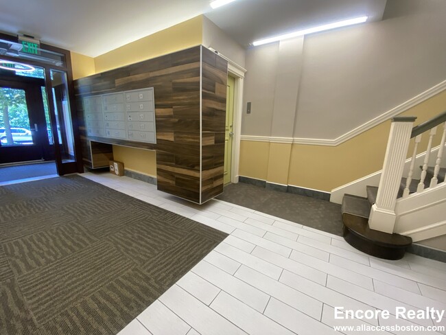 Building Photo - 35 Park Dr