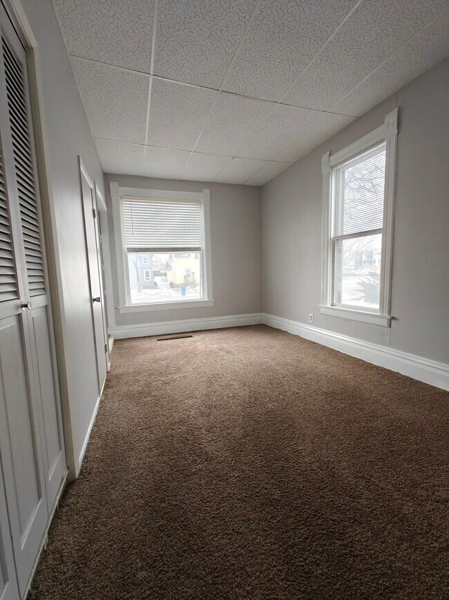 Dormitorio - 218 E Rose St