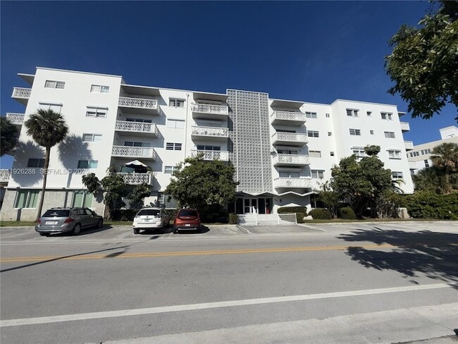 Photo - 9700 E Bay Harbor Dr Apartment