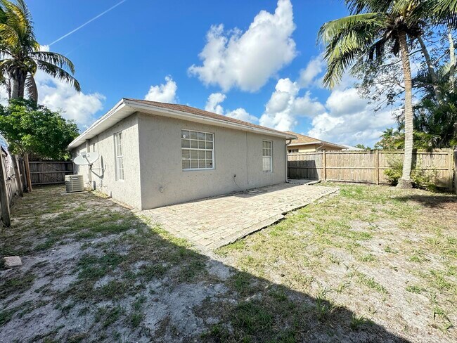 Foto del edificio - 5721 Boynton Crescent
