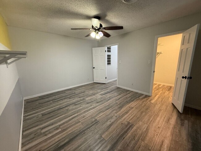 Foto del edificio - Luxury 4 Bed Home with Bonus Rooms and Pool