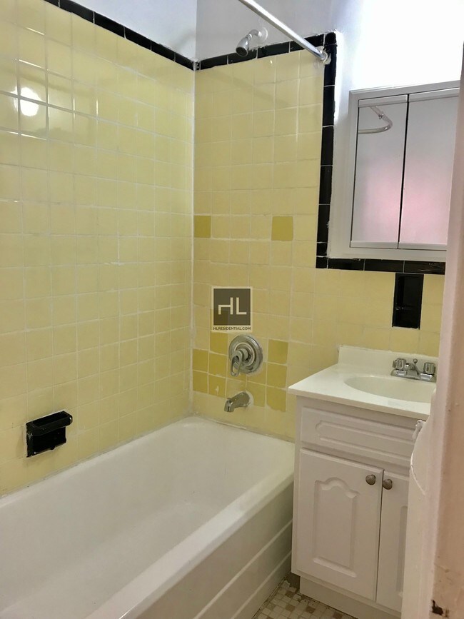 Building Photo - STUDIO/ JACKSON HEIGHTS/ HAMPTON STREET,