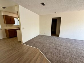 Building Photo - 1717 Bramble Pl