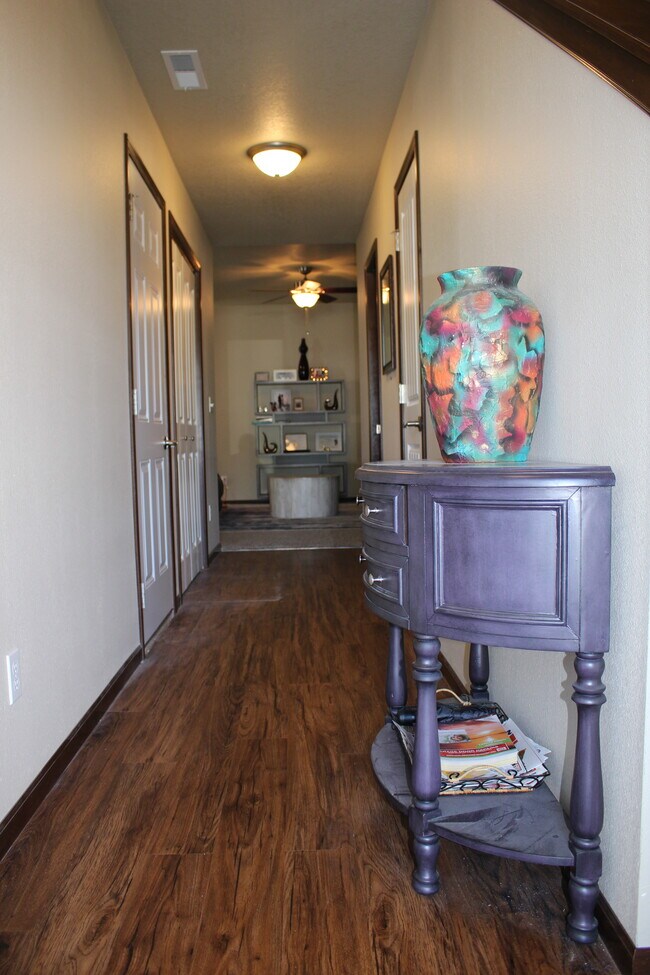 Foto del edificio - 3720 Ravenwood Cir